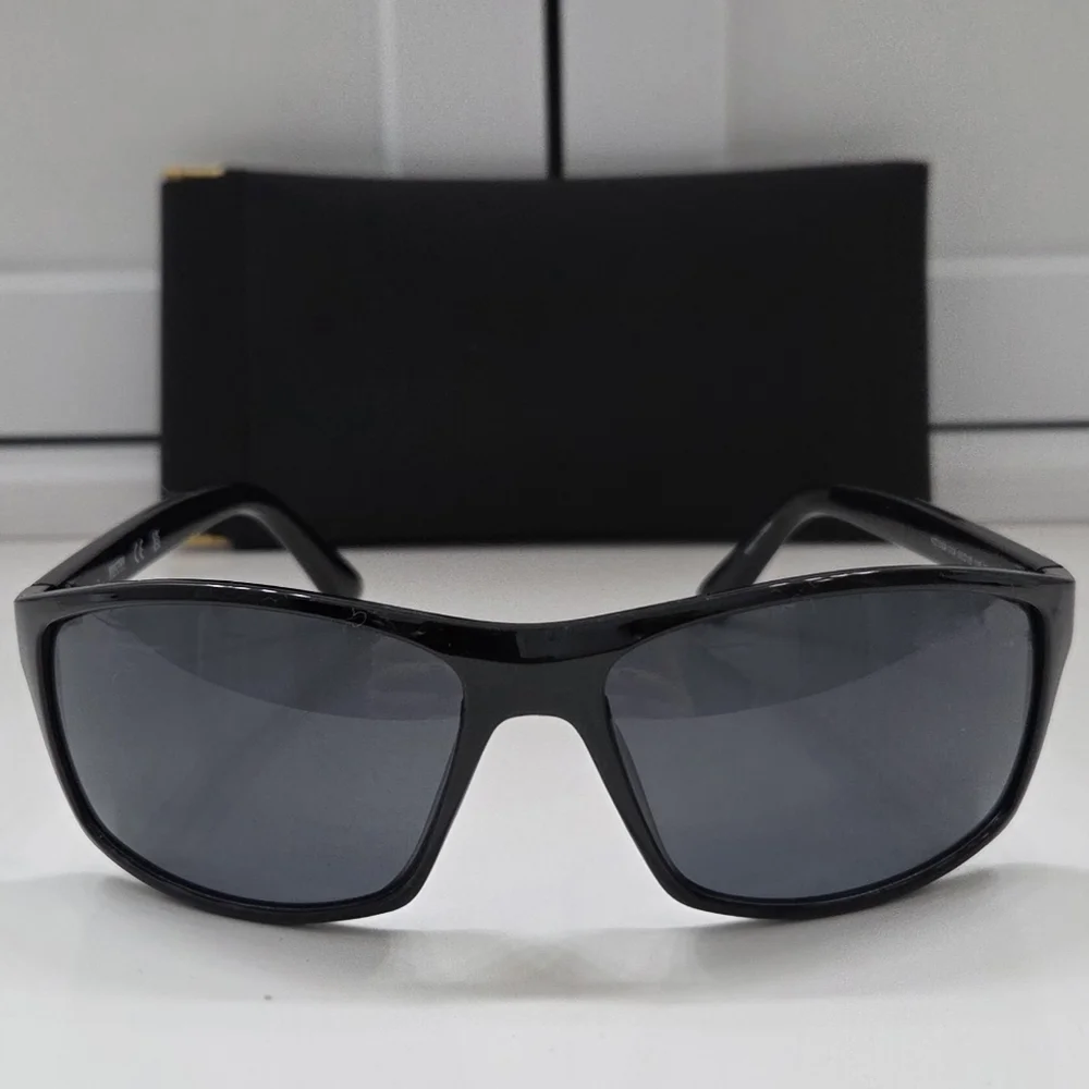 NWT Kenneth Cole Reaction KC1384 Black Wrap Sunglasses Smoke Lens Unisex